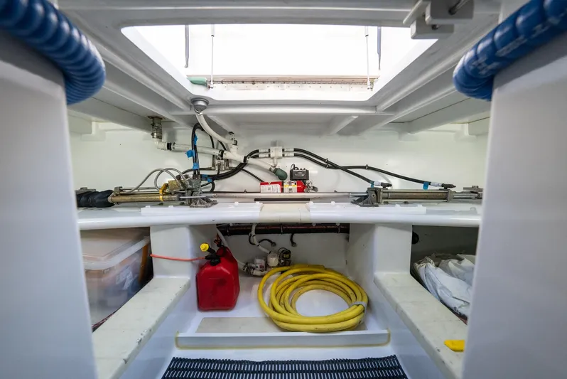 Lisa K Yacht Photos Pics Billy Holton 64 Lisa K - Engine Room