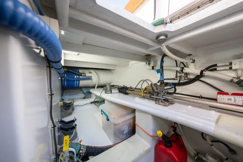 Lisa K Yacht Photos Pics Billy Holton 64 Lisa K - Engine Room