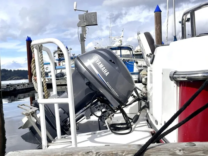  Yacht Photos Pics 2015 Ranger Tugs R-29S with Yamaha outboard motor at marina dock.