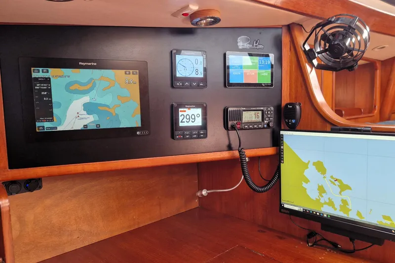 Papermoon Yacht Photos Pics 