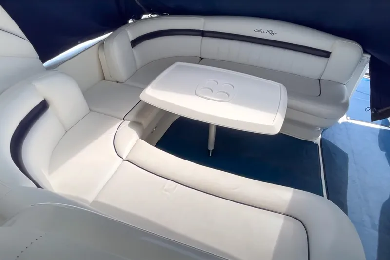  Yacht Photos Pics 2007 Sea Ray 40 Sundancer interior with white seating and table.