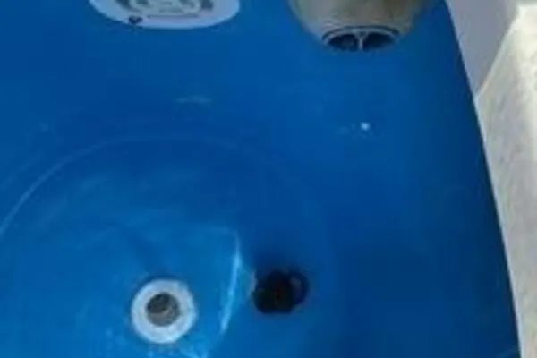  Yacht Photos Pics 2021 Tidewater 280 CC Adventure boat interior, featuring a blue deck and drainage system.