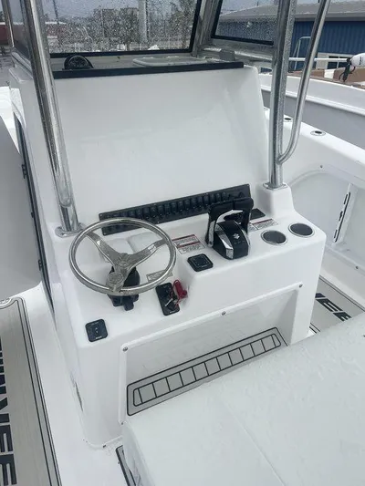  Yacht Photos Pics 2024 Twin Vee 280 STX boat console with steering wheel and controls.