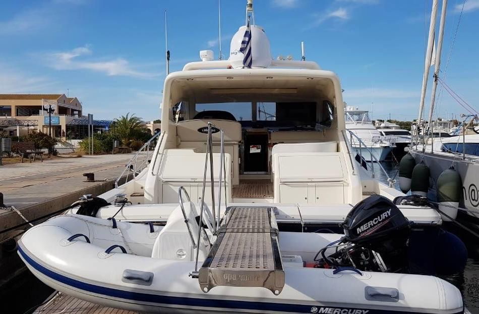 2004 Uniesse 61 