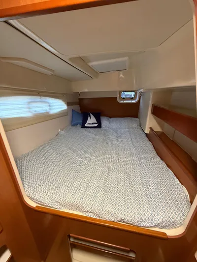 Selah Yacht Photos Pics Cozy cabin bed in 2010 Leopard 38 yacht with nautical-themed decor.