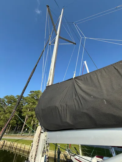 Selah Yacht Photos Pics Sailboat mast and rigging of 2010 Leopard 38 under clear blue sky.