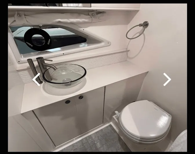  Yacht Photos Pics Interior of Sea Ray Sundancer 320 Coupe 2024, modern bathroom design.