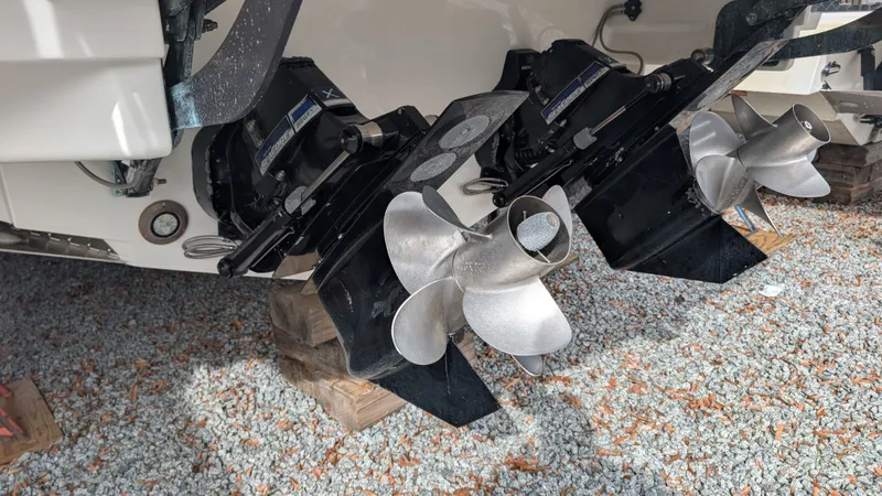  Yacht Photos Pics 2024 Sea Ray Sundancer 320 Coupe drives and propellers