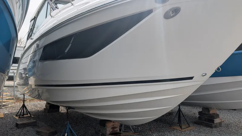 Yacht Photos Pics 2024 Sea Ray Sundancer 320 Coupe on outdoor stands.