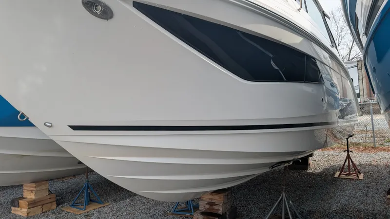 Yacht Photos Pics 2024 Sea Ray Sundancer 320 Coupe on stands outdoors.