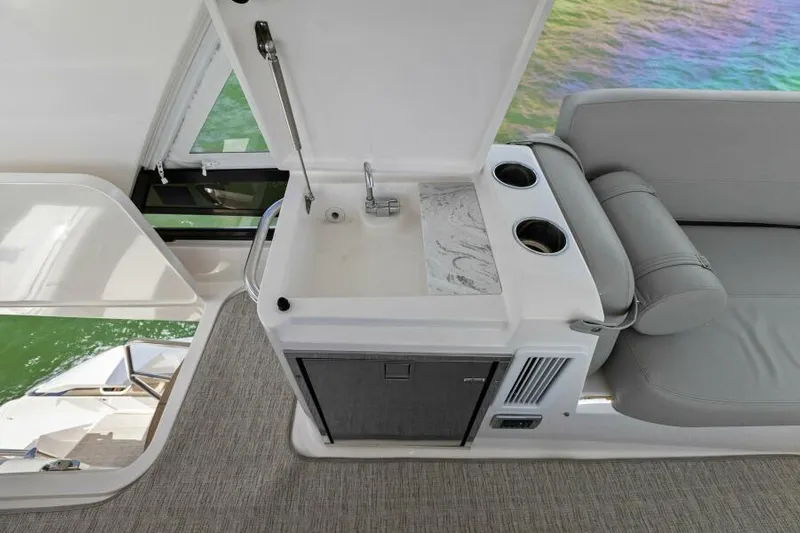 Wild Blue Yacht Photos Pics Flybridge