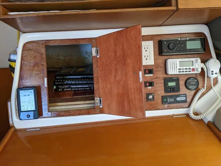 Guiding Light Yacht Photos Pics Lagoon 410 yacht control panel with navigation equipment and storage, 1997 model.