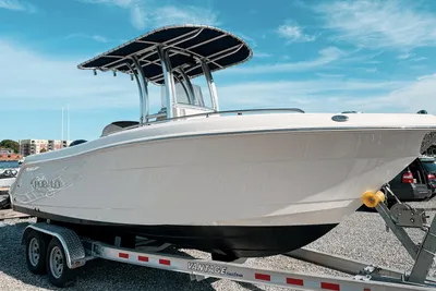 Robalo R222 Center Console