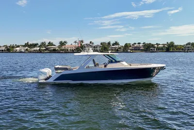 2020 Tiara Yachts 38 LS