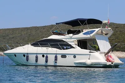 2006 Custom Azimut 43 flybridge Plus