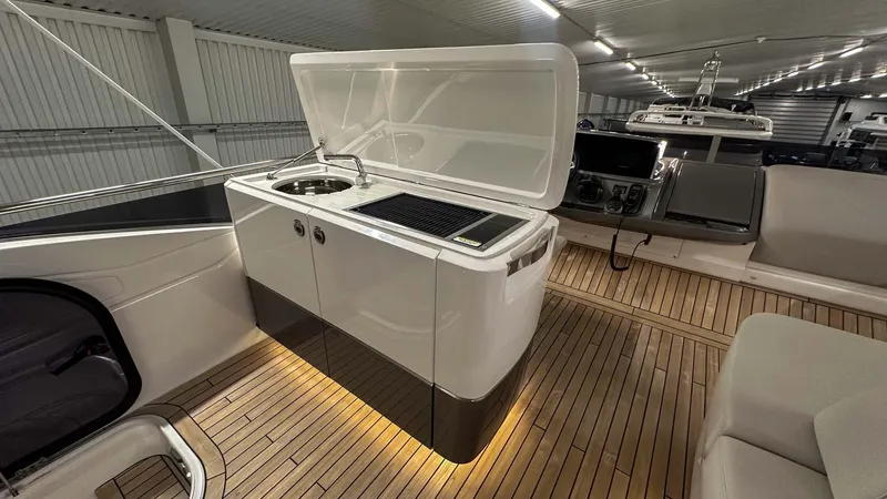 F55163 Yacht Photos Pics 