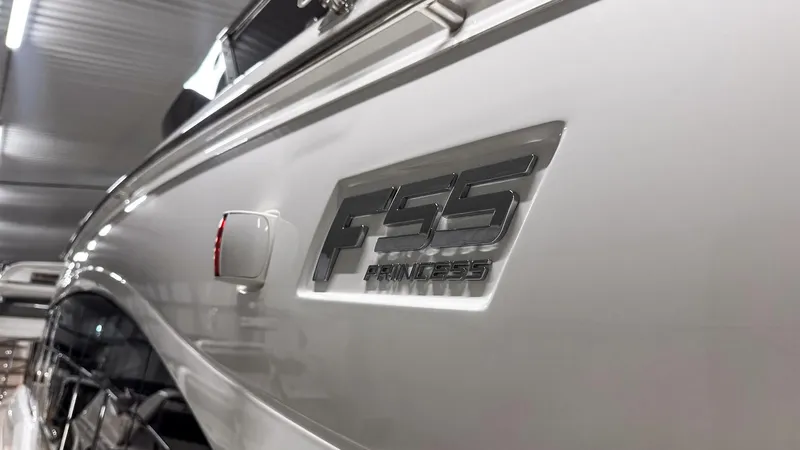 F55163 Yacht Photos Pics 