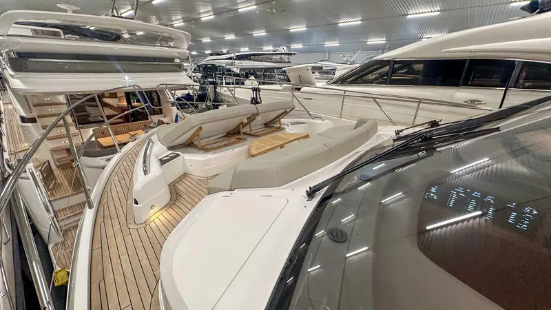 F55163 Yacht Photos Pics 