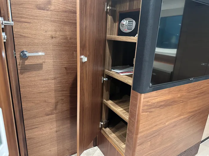 F55163 Yacht Photos Pics 