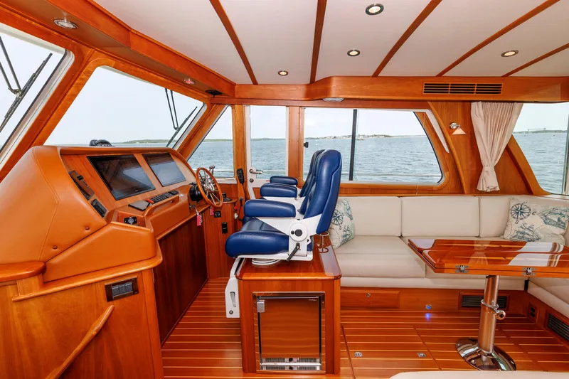  Yacht Photos Pics Lower Helm