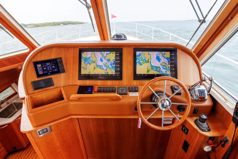  Yacht Photos Pics Lower Helm