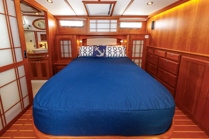  Yacht Photos Pics Primary Cabin