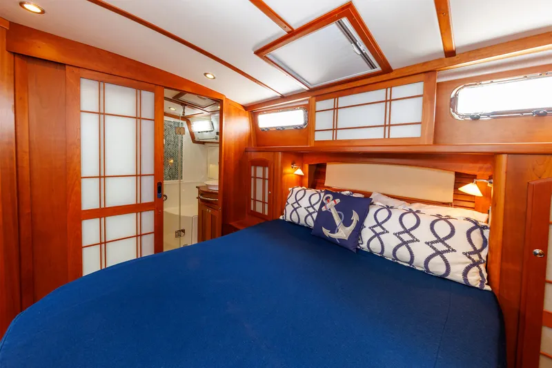  Yacht Photos Pics Primary Cabin