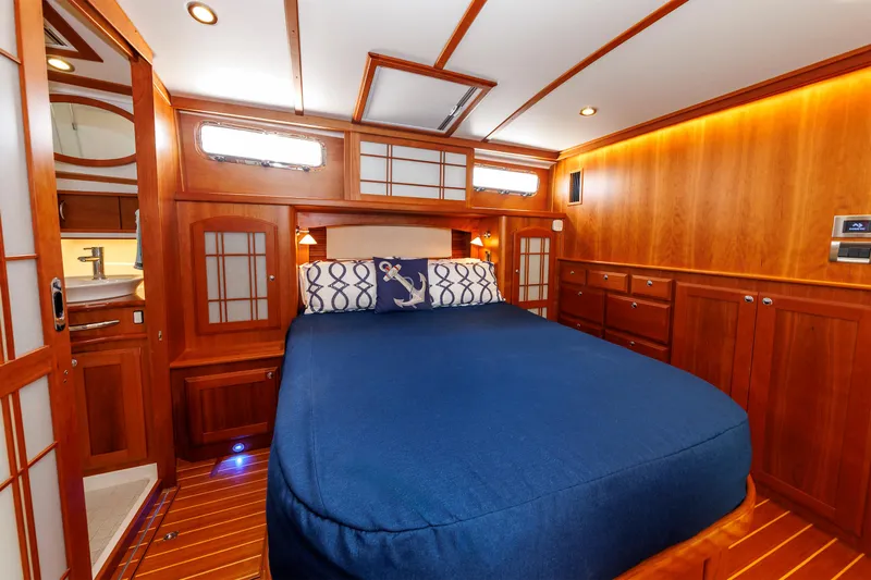  Yacht Photos Pics Primary Cabin