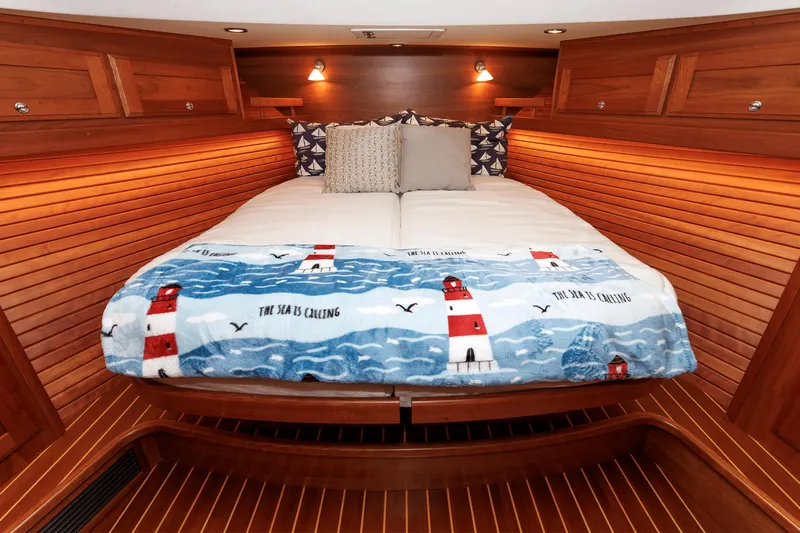  Yacht Photos Pics Guest Cabin