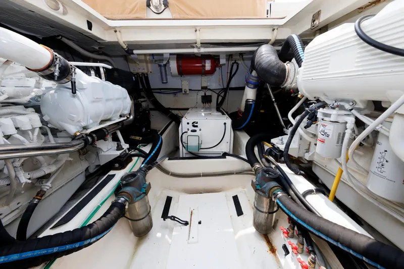 Yacht Photos Pics Engine Room - Aft