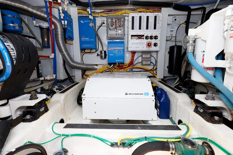  Yacht Photos Pics Engine Room - Seakeeper