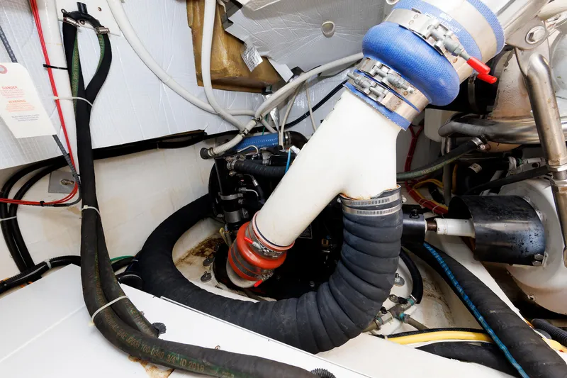  Yacht Photos Pics Engine Room - Port Pod