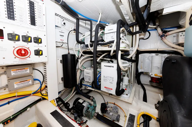  Yacht Photos Pics Engine Room - AC