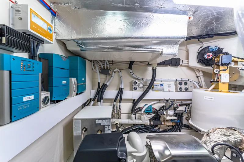 Dash Yacht Photos Pics Bttery Chargers and Inverter