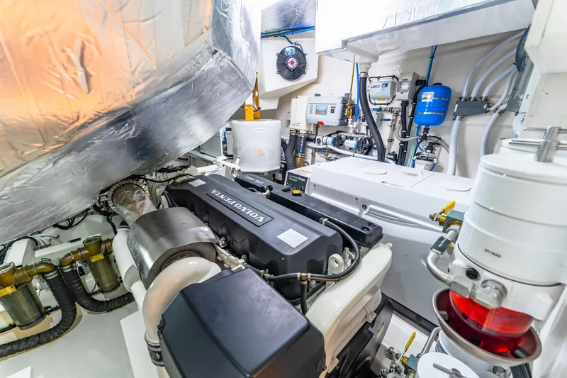 Dash Yacht Photos Pics 