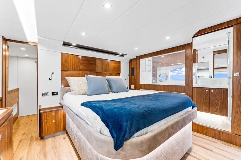 Dash Yacht Photos Pics Master Cabin