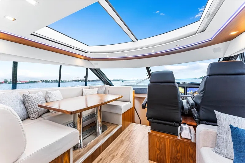 Dash Yacht Photos Pics Pilothouse Seating
