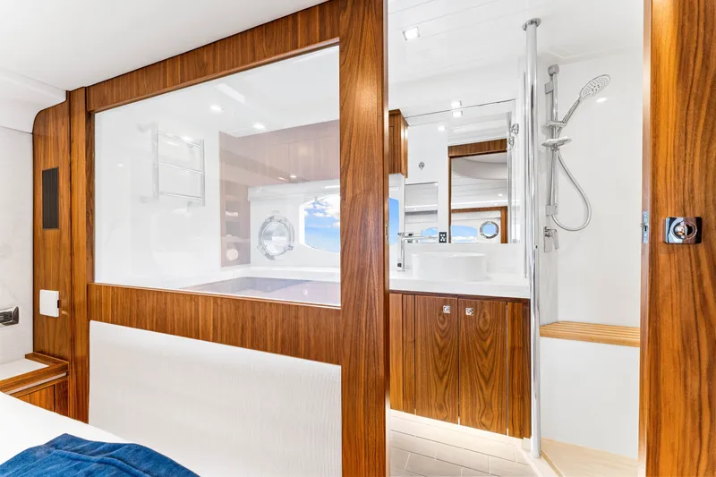 Dash Yacht Photos Pics Master Head