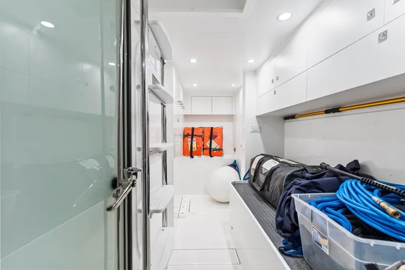 Dash Yacht Photos Pics Crew Quarters