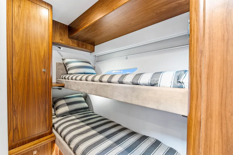 Dash Yacht Photos Pics Portside Mid Cabin