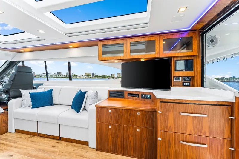 Dash Yacht Photos Pics Salon and Entertainment Area