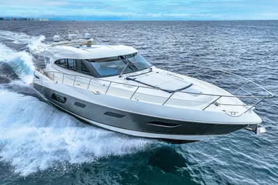 Riviera 6000 Sport Yacht