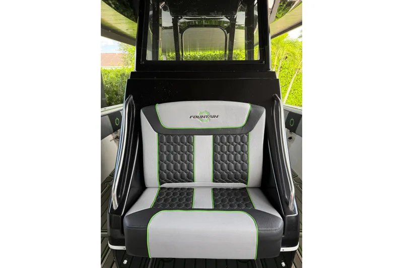  Yacht Photos Pics 2006 Fountain 38 CC Tournament Edition boat seat with black and green accents.