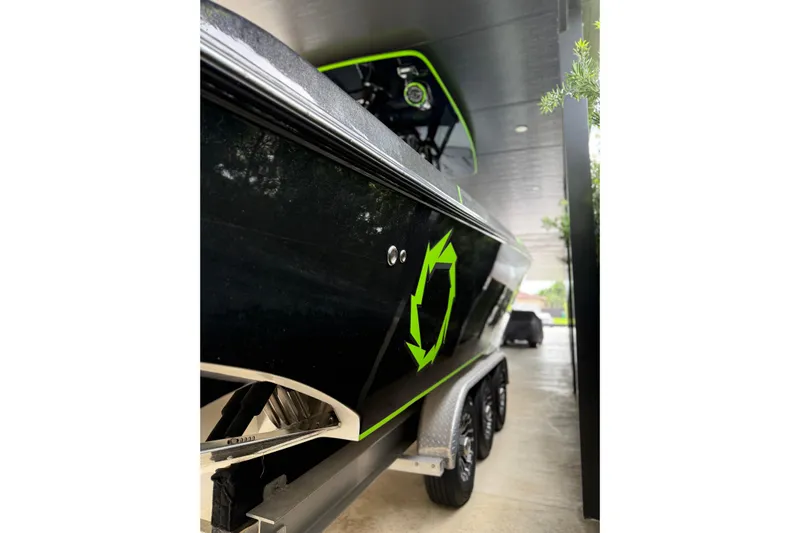  Yacht Photos Pics 2006 Fountain 38 CC Tournament Edition boat with black and green design on trailer.