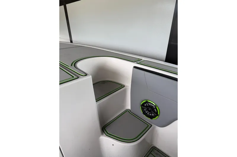  Yacht Photos Pics 2006 Fountain 38 CC Tournament Edition boat interior with green accents and speaker.