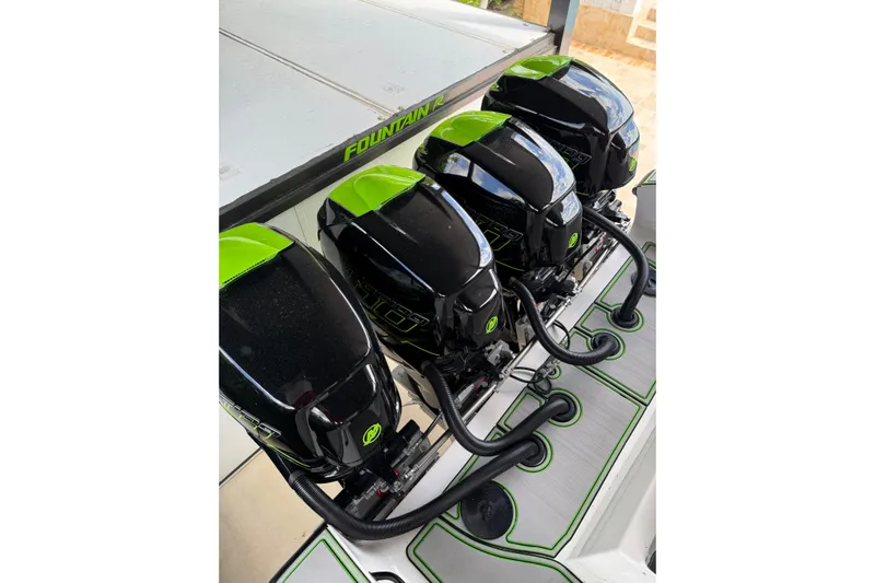  Yacht Photos Pics Four powerful outboard motors on a 2006 Fountain 38 CC Tournament Edition boat.