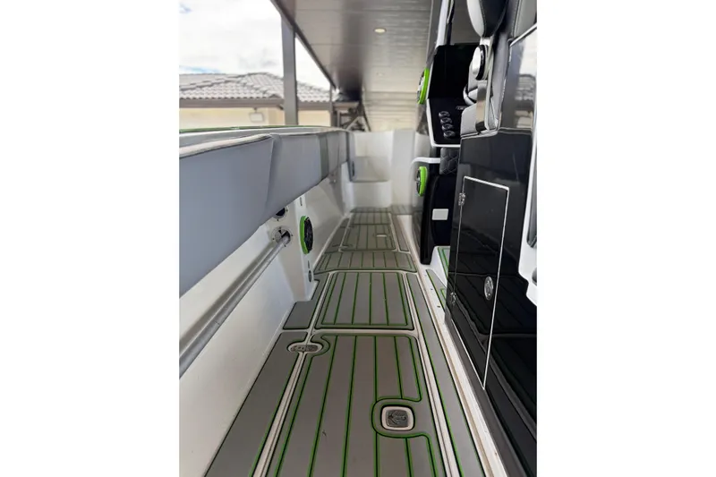  Yacht Photos Pics 2006 Fountain 38 CC Tournament Edition boat interior with sleek design and modern features.