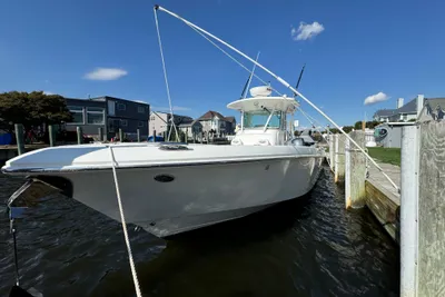 Everglades 325 Center Console