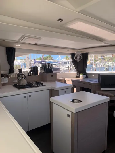 Hourglass Yacht Photos Pics 