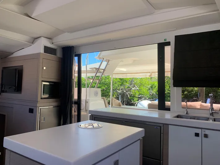 Hourglass Yacht Photos Pics 